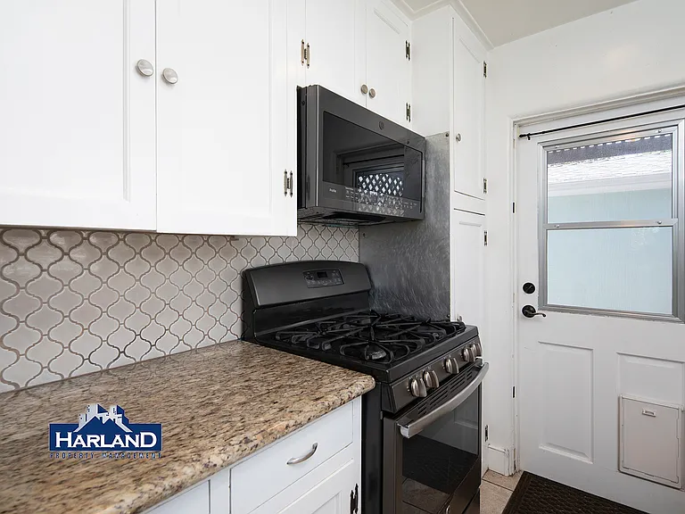 4255 Parks Ave — Photo 2