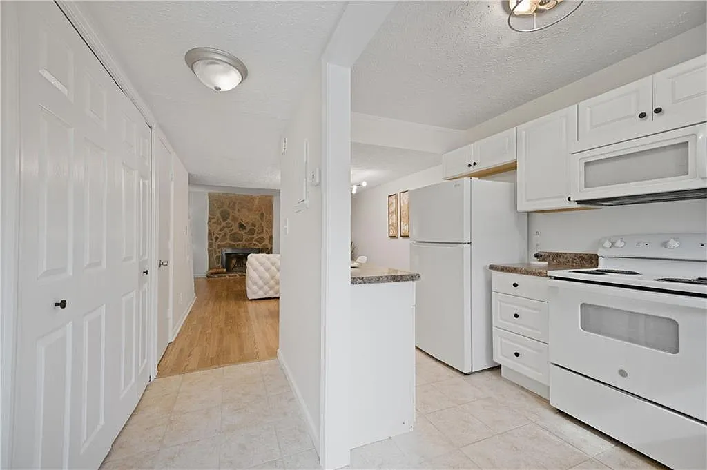 Building Photo - 1677 Wynndowne Trl SE