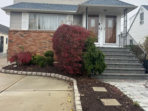 194 Quebec Rd, Island Park, NY