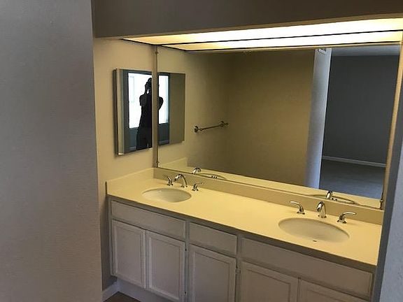 5th image of 983 La Mesa Ter Unit H