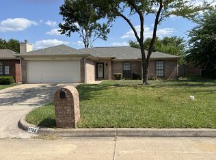 1706 Oxford Dr, Mansfield, TX 76063