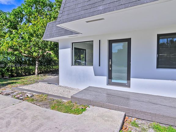 2nd image of 1595 NE 143rd St #1