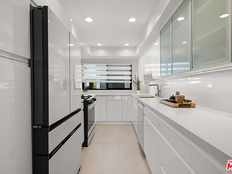 9509 W Olympic Blvd — Photo 16