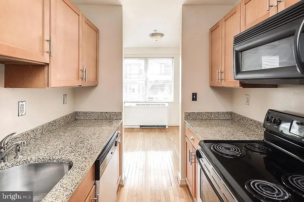 1 bed, 1.0 bath, 631 sqft, $2,567 — Photo 3