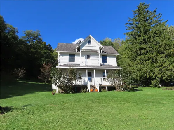 3791 N Creek Rd, Palmyra, NY 14522