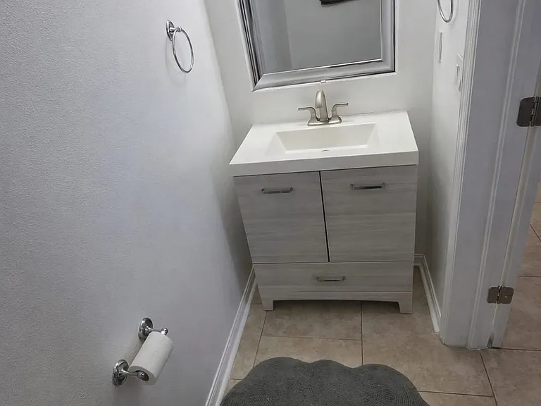Half bathroom 1st floor