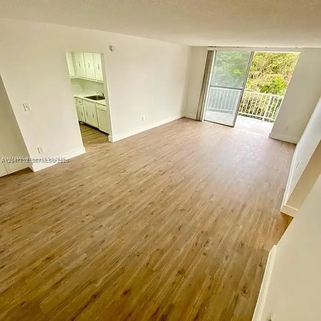Montecarlo Condo — Photo 3