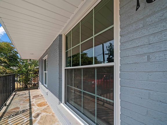 4th image of 1828 Knob Hill Dr