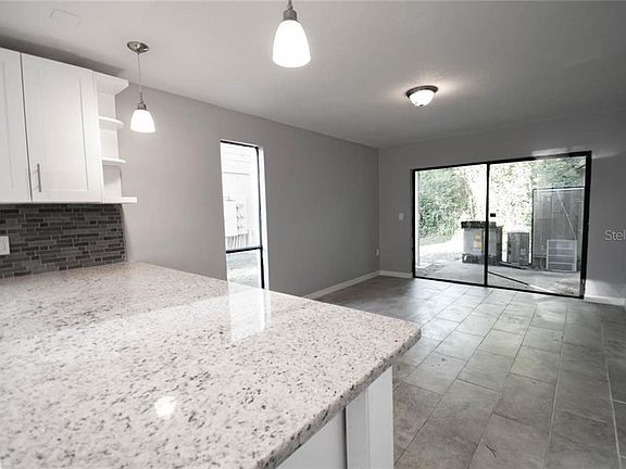 4th image of 111 Crown Point Cir #1