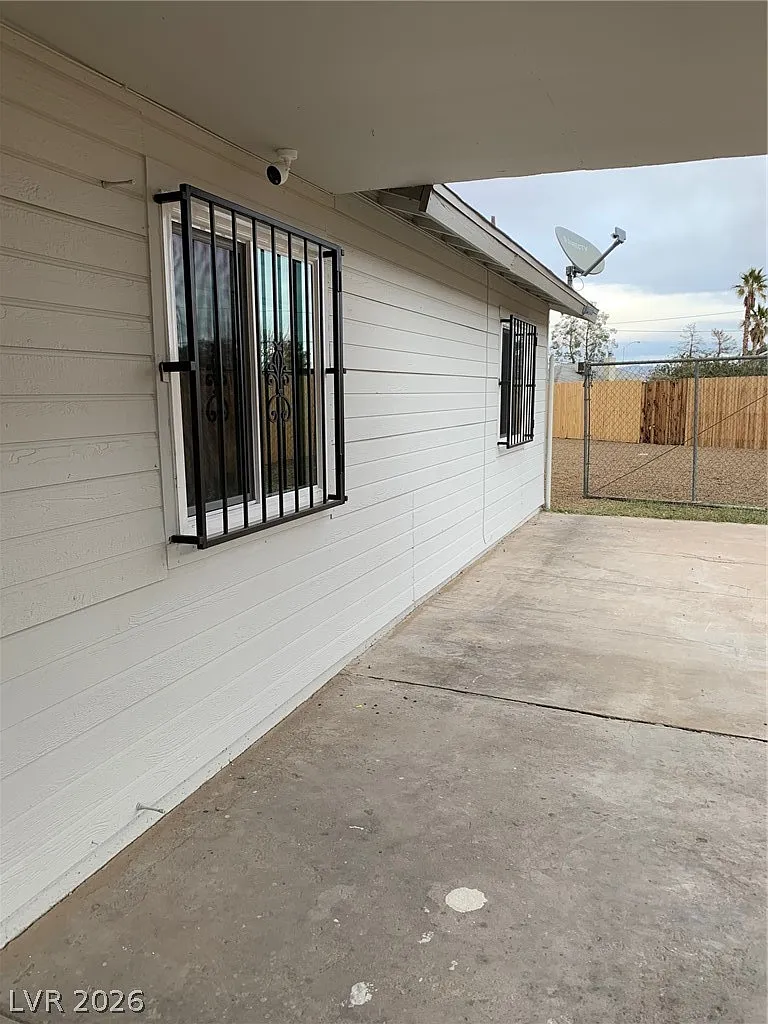 3 bed, 2.0 bath, 1056 sqft, $1,767 — Photo 1