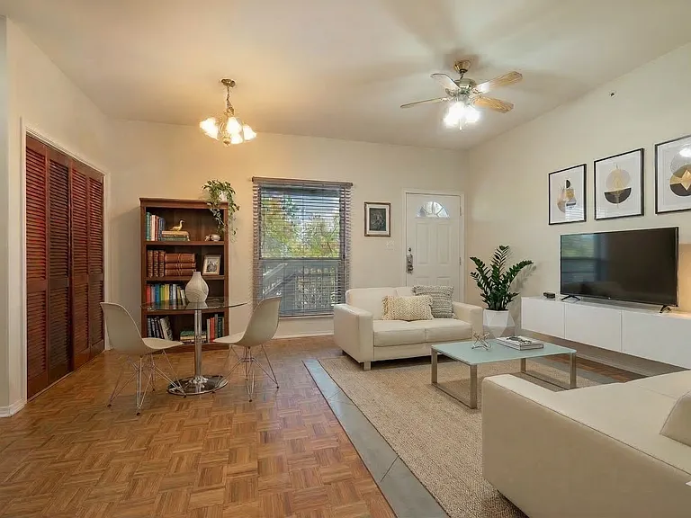 1111 N Lbj Dr #5A — Photo 3