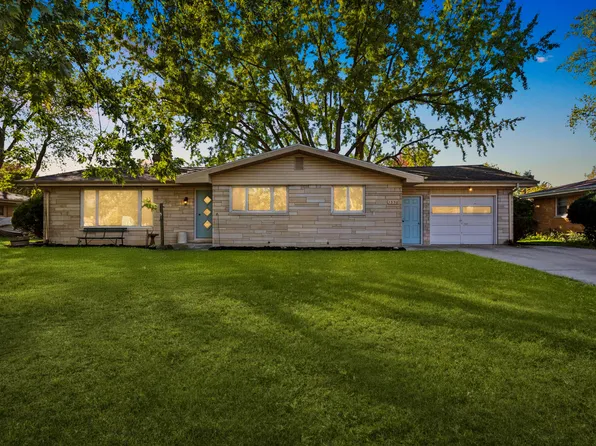 1350 Susan Dr, Saint Joseph, MI 49085