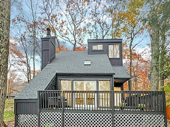 370 Coach Rd, Tobyhanna, PA 18466