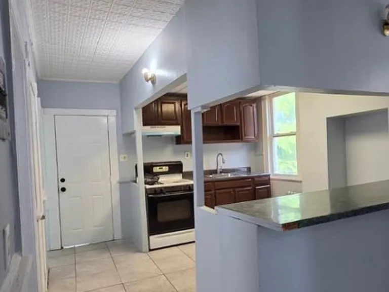 257 S 11th St #2C — Photo 7