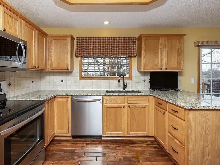 2901 E Diehl Ave — Photo 4
