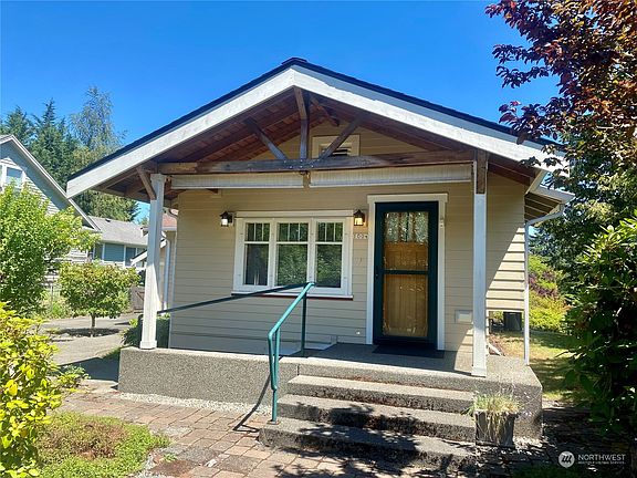 2nd image of 1004 NE TULLIS Street