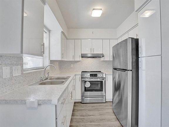 2nd image of 5300 Hollywood Blvd APT 4