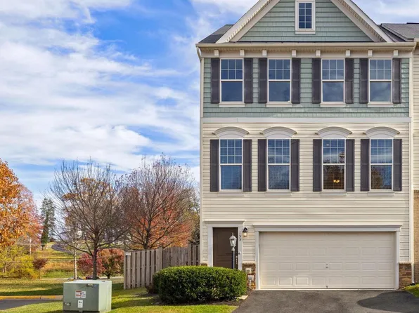155 Royal Ct, Warrenton, VA 20186