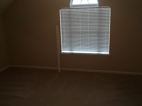 4th image of 411 Stratford Park Blvd