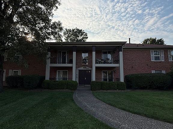 2nd image of 804 Forest Park Rd