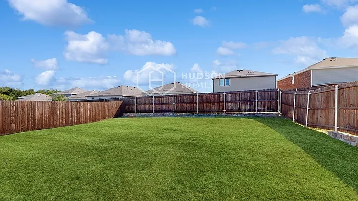 744 Devonshire Dr — Photo 35