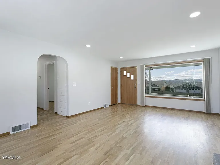 6315 Summitview Ave — Photo 15