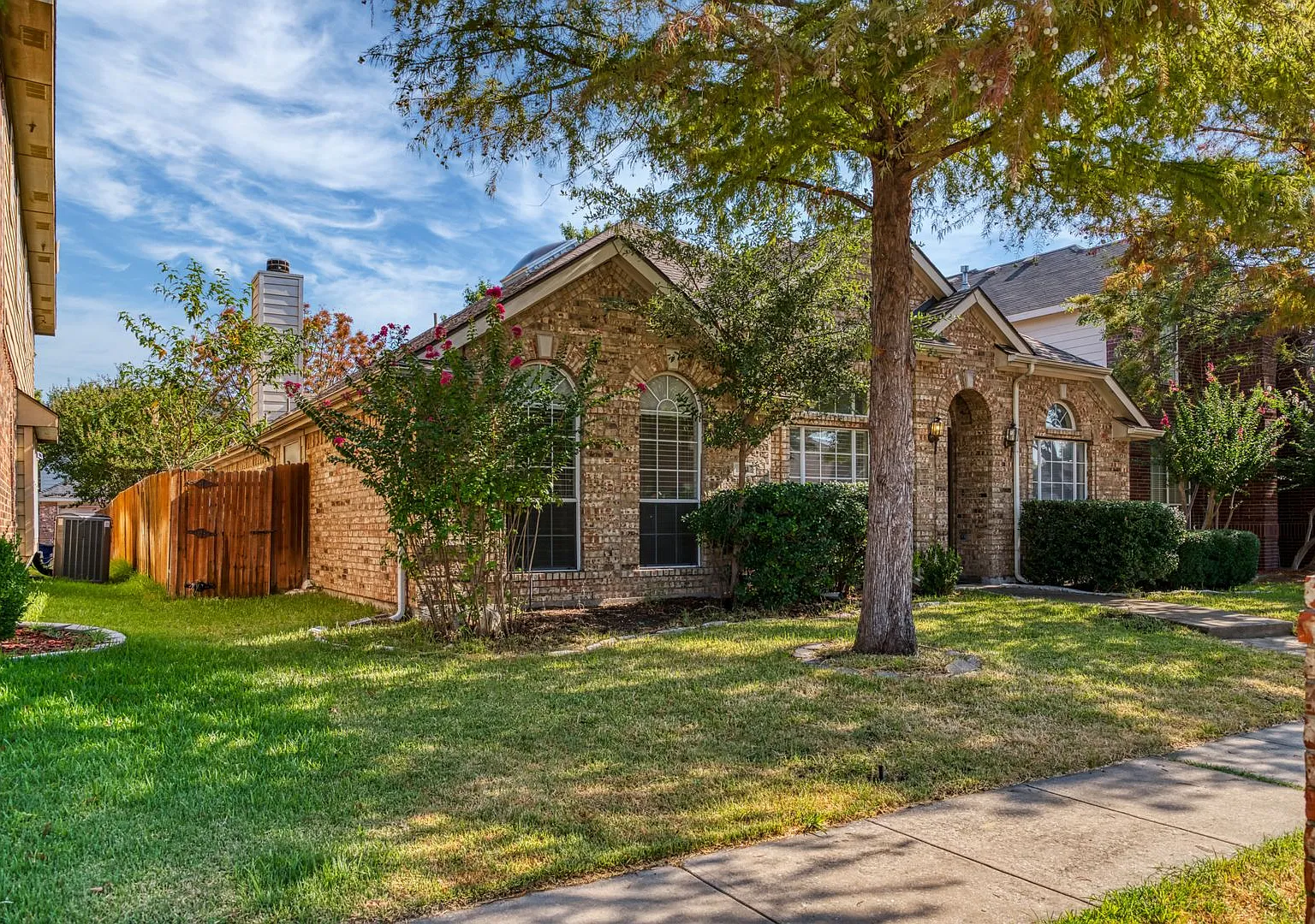 Beautiful 3 Bedroom Home Located in Allen, Texas! — Photo 3