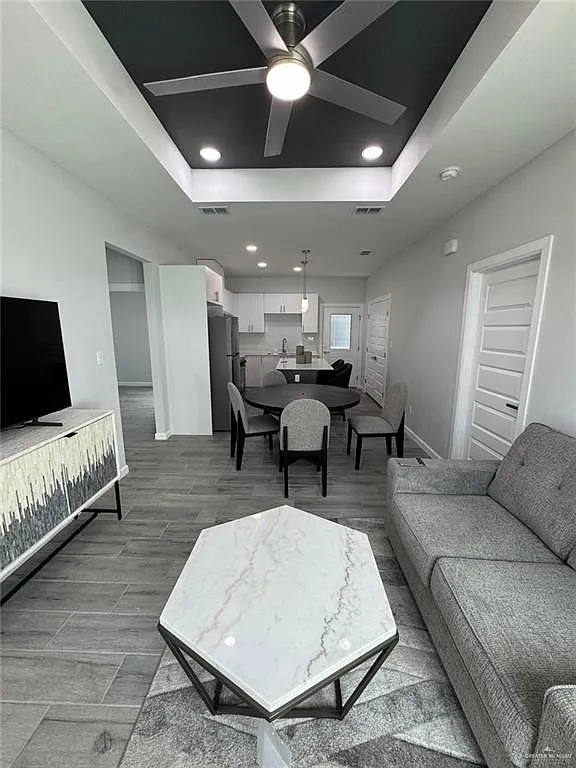 3 bed, 2.0 bath, 1010 sqft, $1,495 — Photo 2
