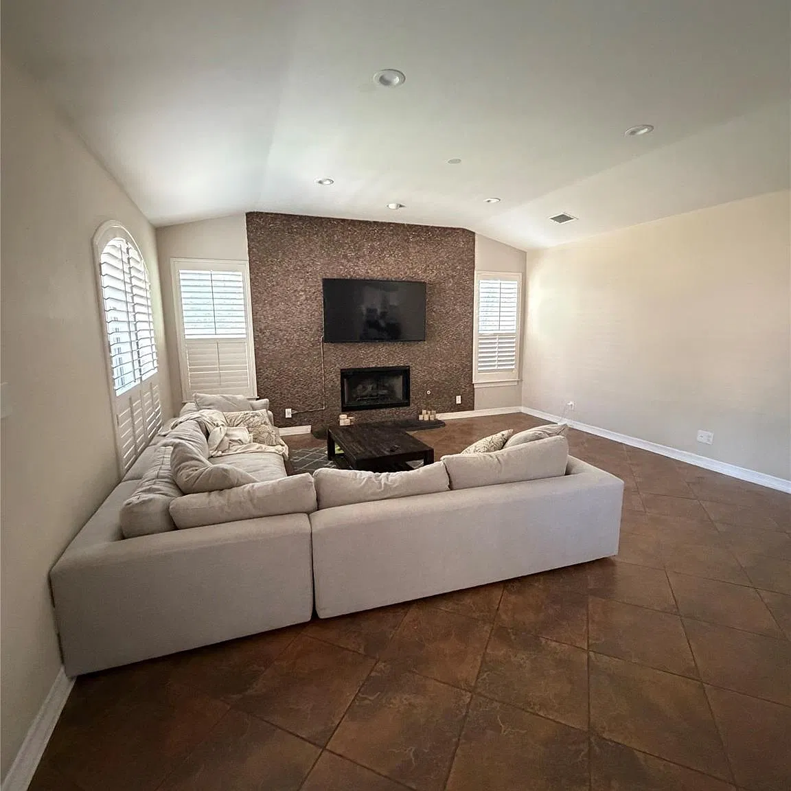 4 bed, 2.5 bath, 2601 sqft, $3,850 — Photo 4