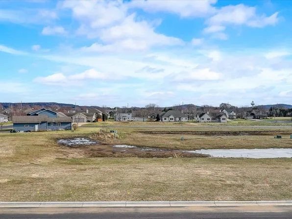 208 Falcon Ct, Sauk City, WI 53583