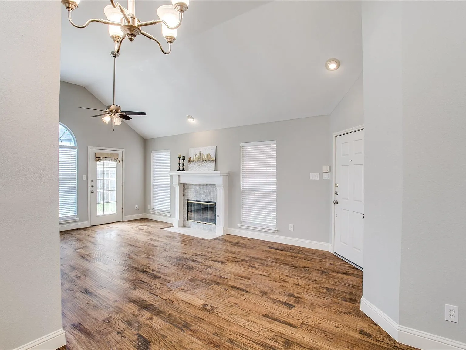 3 bed, 1372 sqft, $2,195 — Photo 3