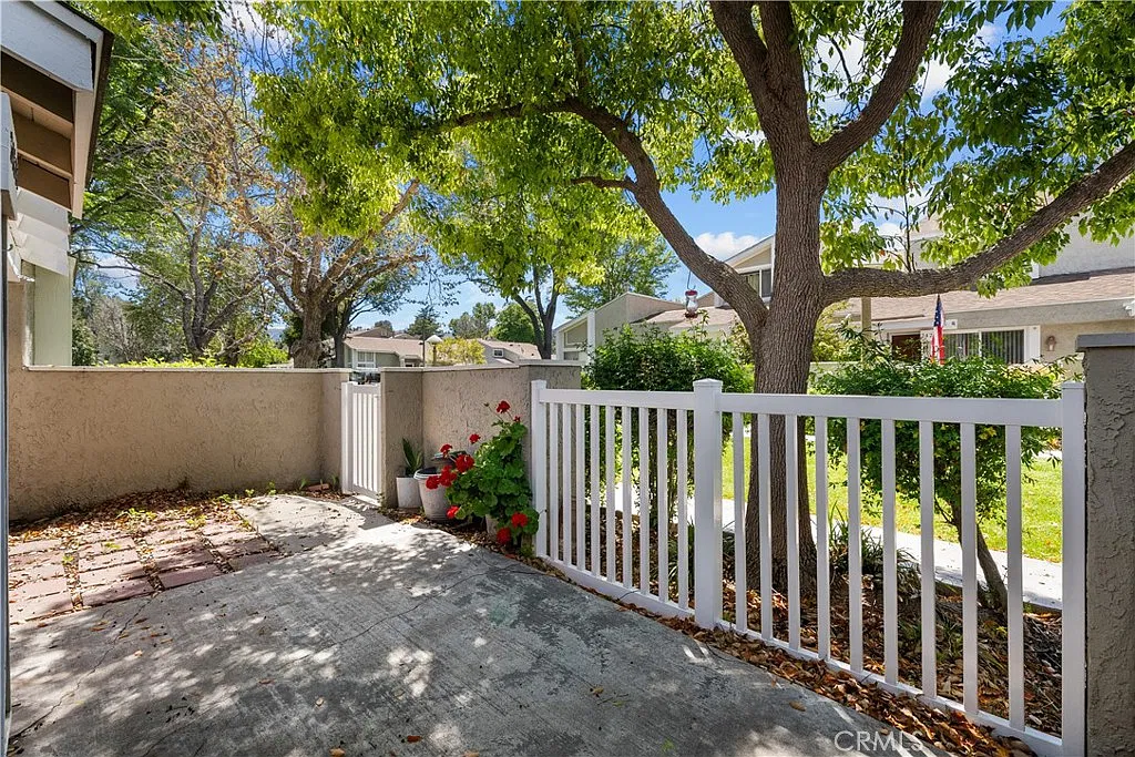 3 bed, 1226 sqft, $3,650 — Photo 4