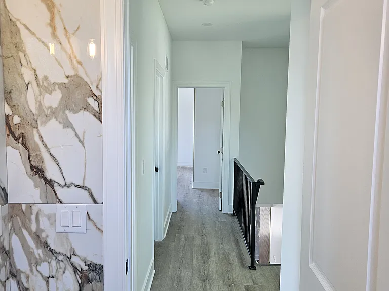 2370 Randolph St — Photo 6