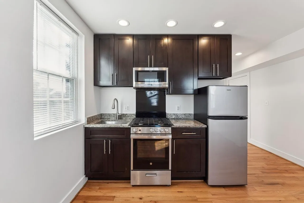 2 bed, 800 sqft, $1,799 — Photo 2