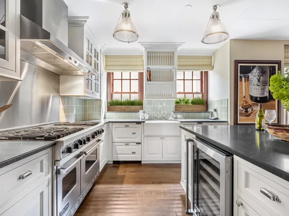 823 Park Avenue image 7 of 16