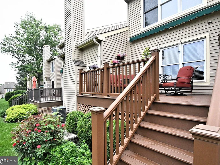 187 Pinecrest Ln — Photo 3