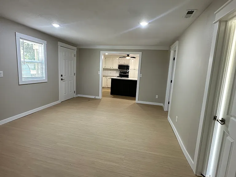 223 E 7th Ave — Photo 5