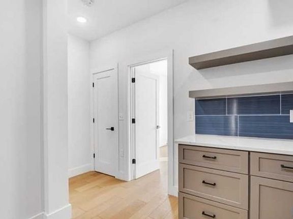 5th image of 621 Willow Ave APT 4R