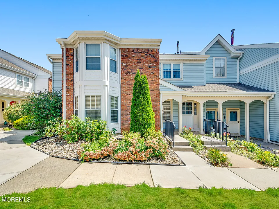 83 Tulip Ln