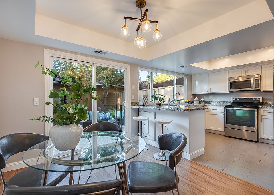 1st image of 6078 Calle De Amor