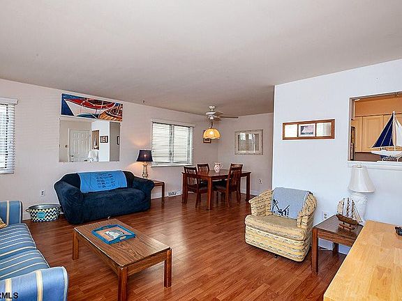 3rd image of 1413 Asbury Ave #1413