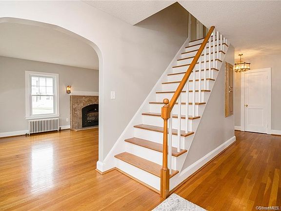 3rd image of 4 South St