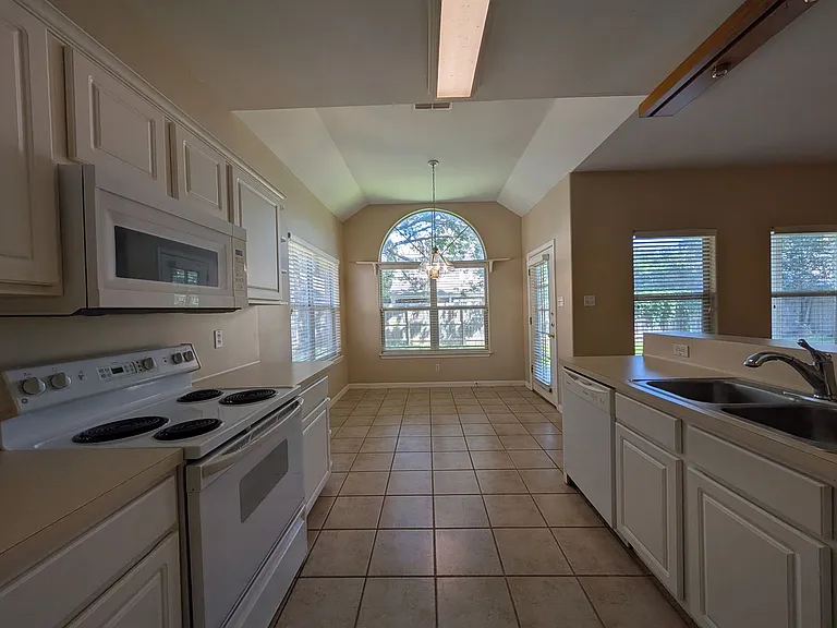 947 River Rock — Photo 11