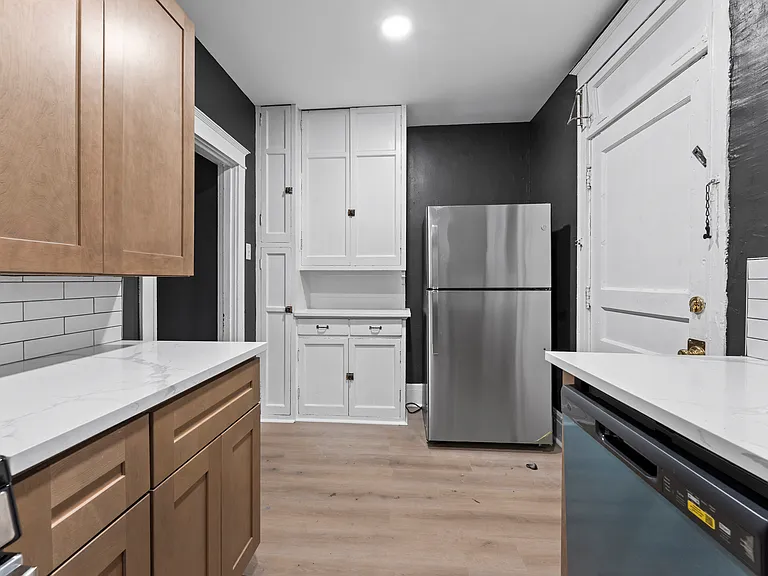 554 Limit Ave #304 — Photo 11