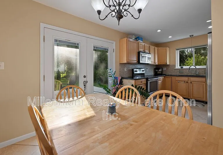676 Sheffield Rd — Photo 8