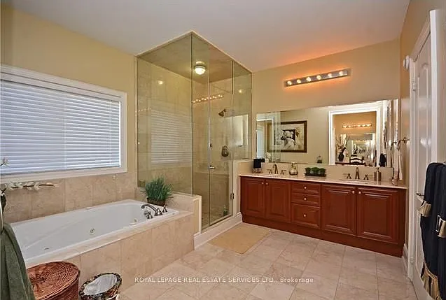 2271 Lyndhurst Dr — Photo 17