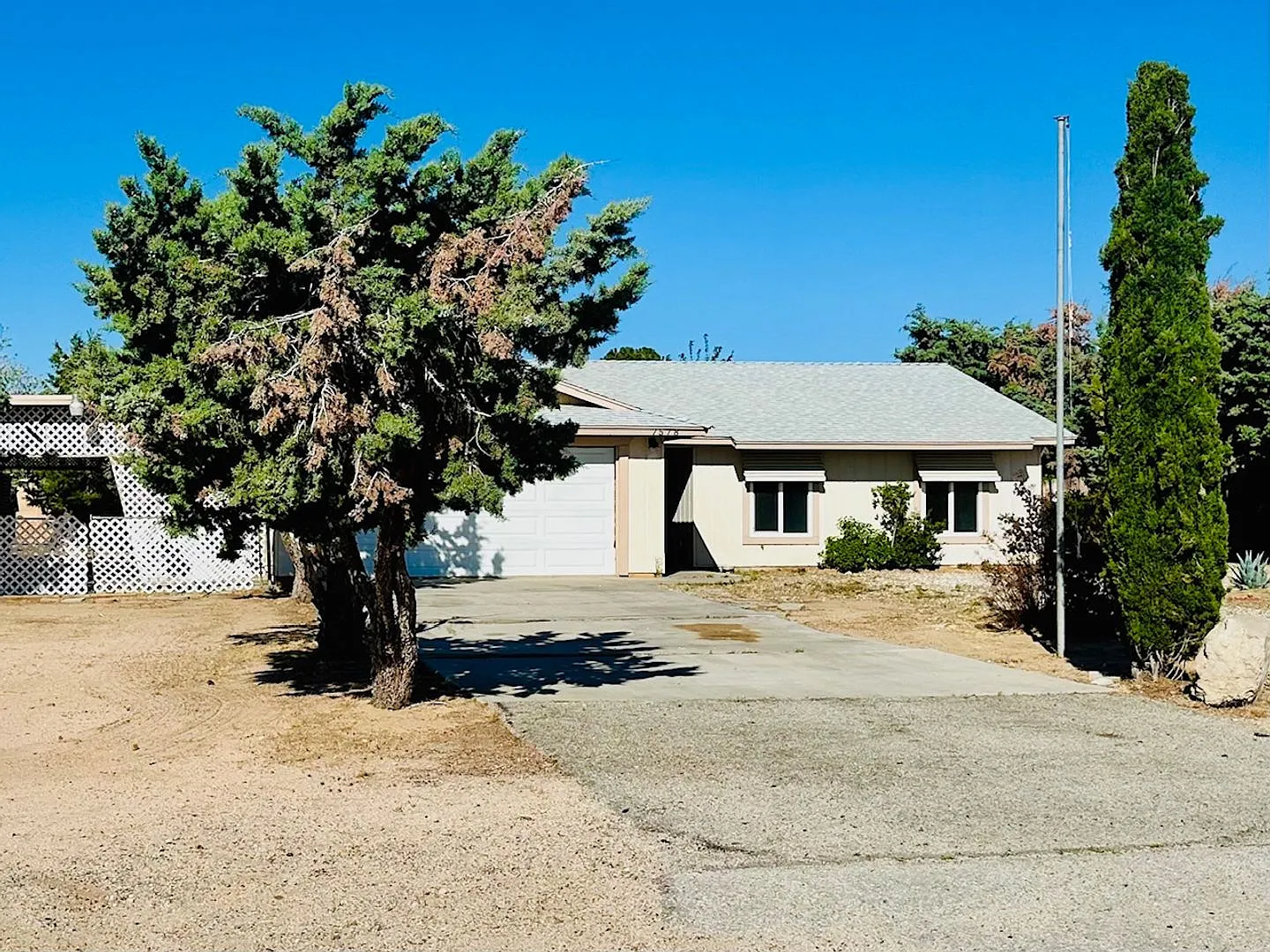 Charming 3 Bedroom, 2 Bath Home with Sunroom Hesperia — Photo 2