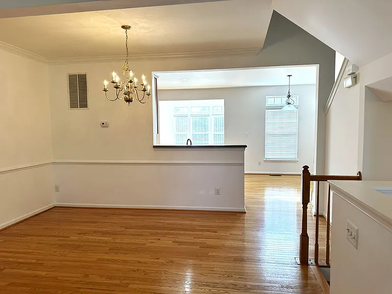 16606 Barge Cir — Photo 2
