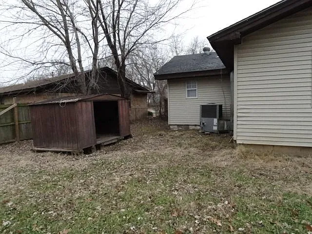 917 N Vinita Ave — Photo 23