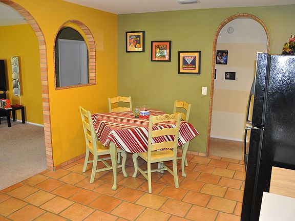 Eat in kitchen